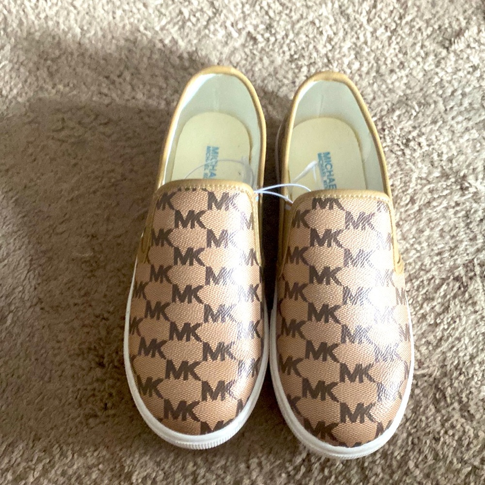 Girls Michael Kors casual shoe!